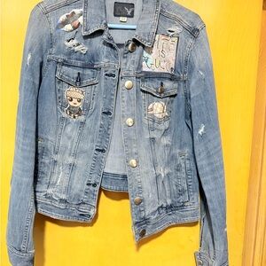 Trendy Light Blue Denim Jacket with Fun Patches